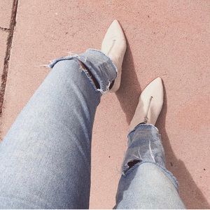 White ankle booties! desiray zipper Sole Society